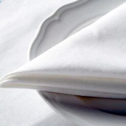 Set Of 4 White Linen Napkins