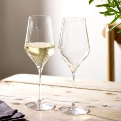 Set Of 2 Ballet White Wine Glasses