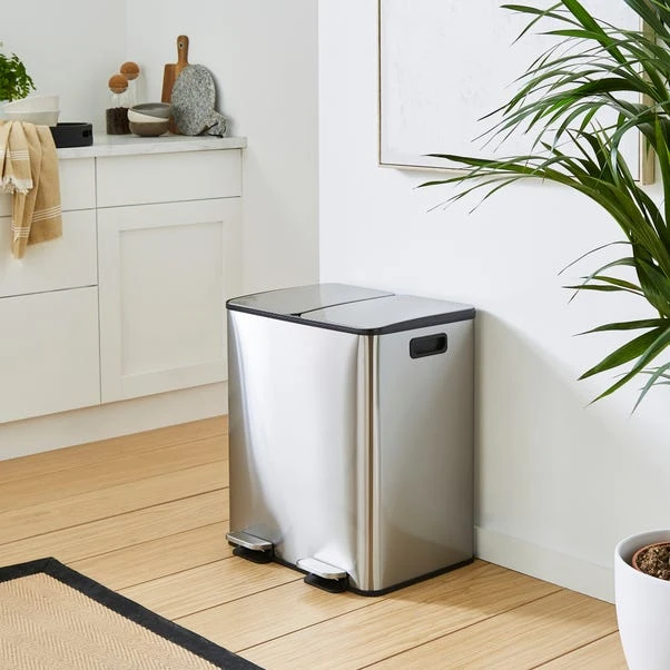 Curve 20/20 Litre Stainless Steel Pedal Bin 1 Curve 20/20 Litre Stainless Steel Pedal Bin