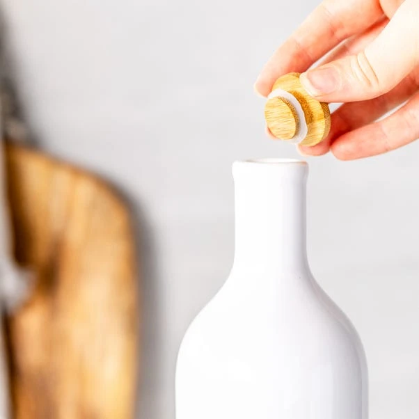 World Foods White Ceramic 900ml Oil Bottle 3 World Foods White Ceramic 900ml Oil Bottle - Image 3