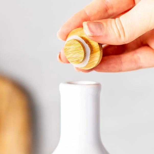 World Foods White Ceramic 900ml Oil Bottle 8 World Foods White Ceramic 900ml Oil Bottle - Image 8