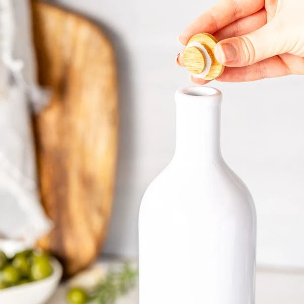 World Foods White Ceramic 900ml Oil Bottle 9 World Foods White Ceramic 900ml Oil Bottle - Image 9