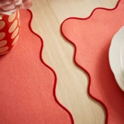 Scalloped Edge Table Runner -Online Tableware Store 30917677 alt01