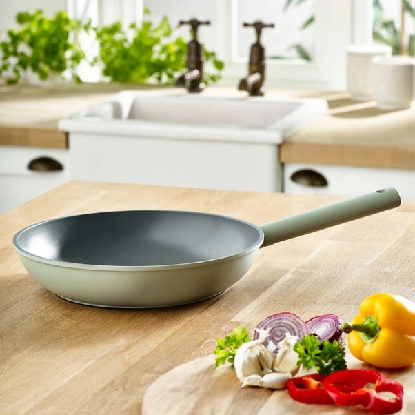 Cast Aluminium Frying Pan 28cm Green 1 Cast Aluminium Frying Pan 28cm Green
